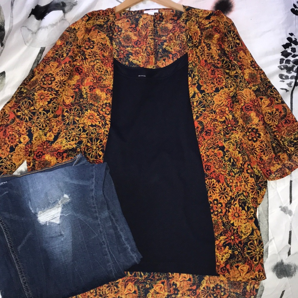 LuLaRoe Lindsay top